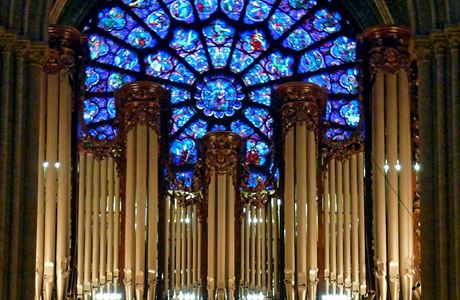 Varhany v katedrle Notre-Dame v Pai ped porem.