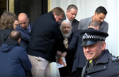 Zatení Juliana Assange.