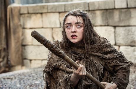 Jsem nikdo. Arya Stark (Maisie Williamsov) prodlala trnink od elitnch...