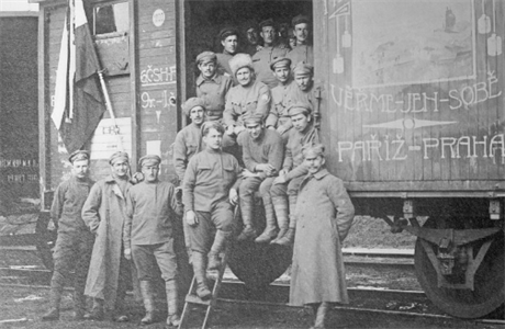 Jaro 1918. eskosloventí legionái v Rusku pi pesunu z Ukrajiny na Sibi.