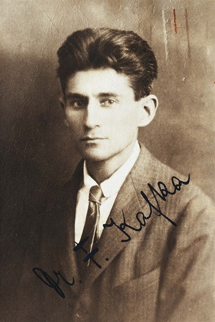 Portrét Franz Kafky z jeho cestovního pasu, z roku 1917, tj. z doby, kdy bydlel...