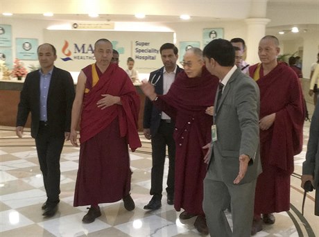 Tibetský duchovní vdce dalajlama odchází z nemocnice.