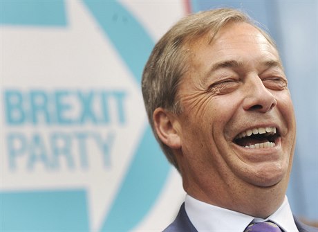 Bývalý éf protiunijní strany UKIP Nigel Farage