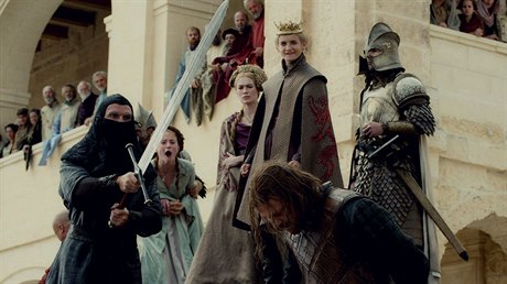 Zlovlk padl rukou lva. Poprava Eddarda Starka (Sean Bean) byla klíovým...