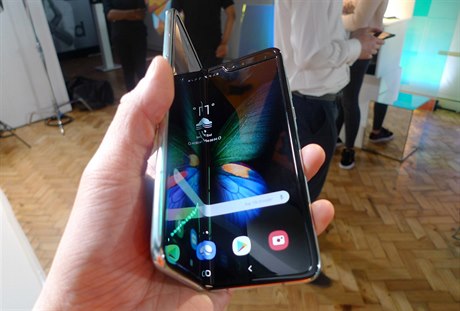 Ohýbací telefon Samsung Galaxy Fold.
