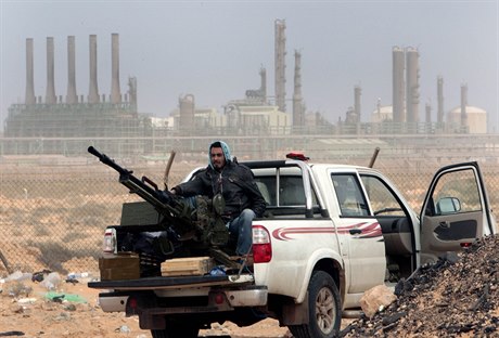 Protivládní rebelové u libyjských ropných polí disponují i protileteckými...