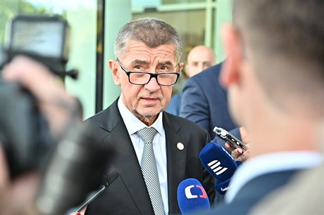 Premiér Andrej Babi.