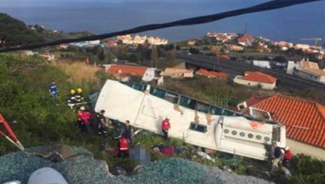 Tragická nehoda autobusu na Madeie.