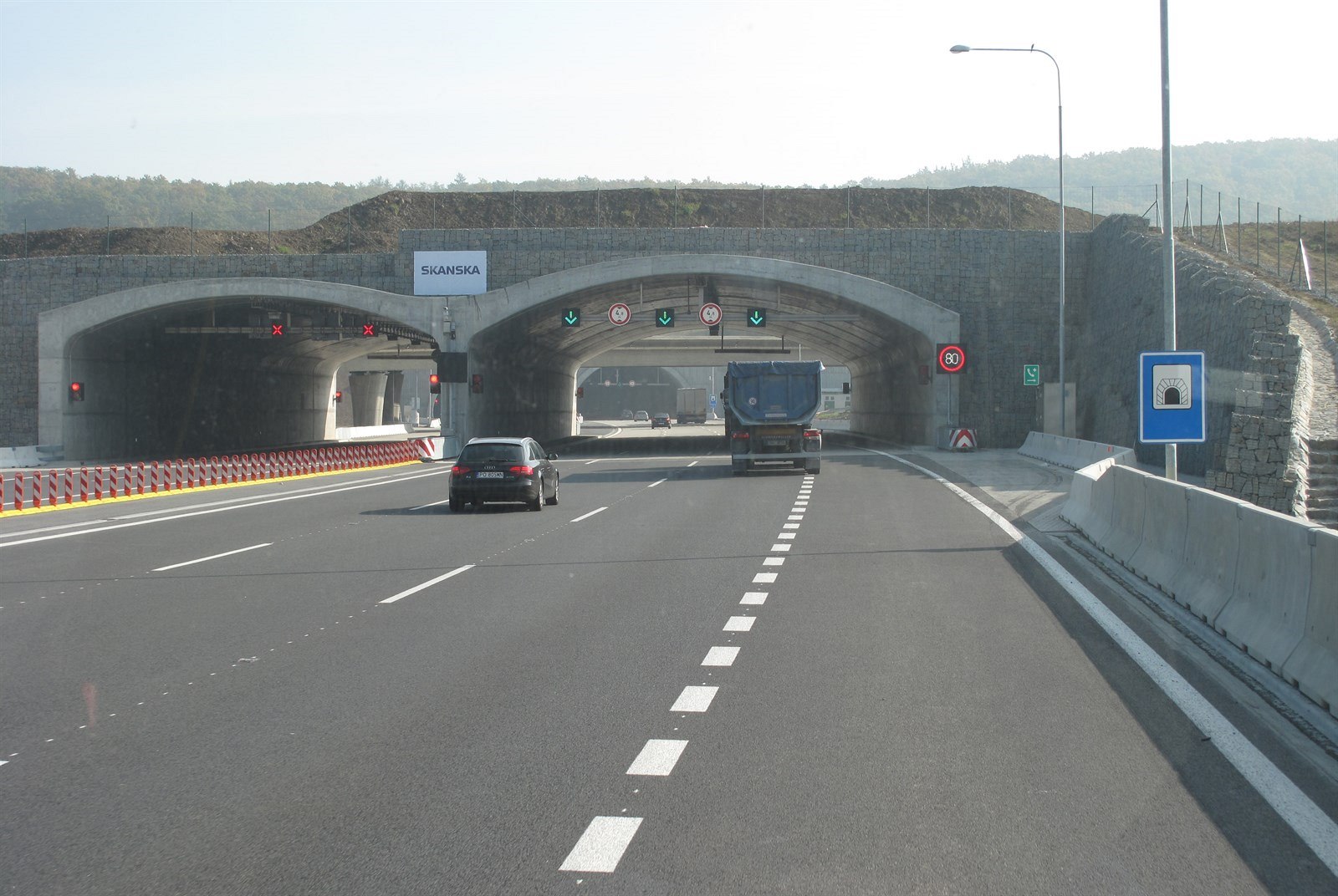 Cholupický tunel na Pra�ském okruhu.