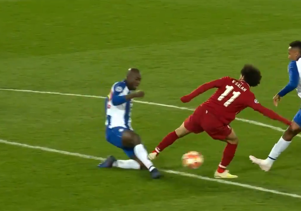 Faul liverpoolského Mohameda Salaha.