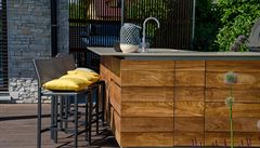 Venkovní vaení a stolování není ale zdaleka jen záleitostí soukromých zahrad.