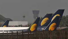 Letadla společnosti Jet Airways zaparkovaná na mezinárodním letišti v Bombaji. | na serveru Lidovky.cz | aktuální zprávy