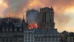 Hoící katedrála Notre-Dame