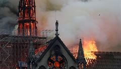 Záběr z rychle postupujícího požáru pařížské katedrály. | na serveru Lidovky.cz | aktuální zprávy