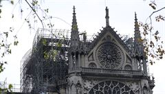 Poár paíské katedrály Notre-Dame se kolem tetí hodiny ranní podailo dostat...