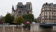 Píina poáru paíské katedrály Notre-Dame dosud není známa a vyetování...