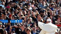 Pape Frantiek bhem svého projevu ve Vatikánu.