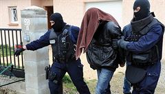 Policie obvinila bratra vraha z Toulouse z podlu na vradch