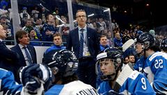 Zklamané finské hokejistky a jejich realizaní tým.