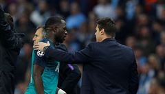 Zklamaného Moussu Sissoka utuje trenér Tottenhamu Mauricio Pochettino