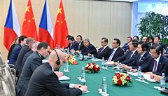 Spole�né zasedání tým� �R a �íny.