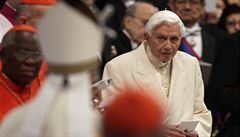 Emeritní pape Benedikt XVI. svým píchodem vechny pítomné pekvapil. Na...