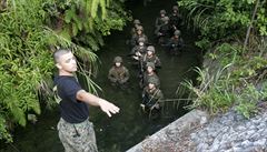 Trénink amerických vojáků na Okinawě. | na serveru Lidovky.cz | aktuální zprávy