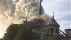 Hoící katedrála Notre Dame