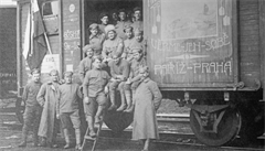 Jaro 1918. eskosloventí legionái v Rusku pi pesunu z Ukrajiny na Sibi.