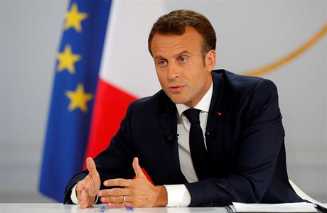 Francouzsk prezident Emmauel Macron. pi projevu v Elysejskm palci.