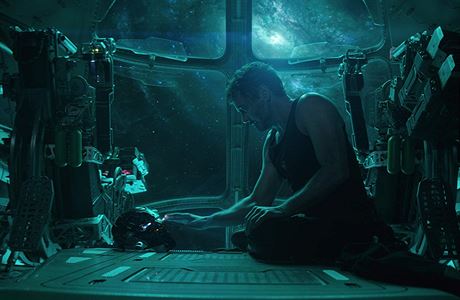 Iron Man/Tony Stark (Robert Downey Jr.) ve snímku Avengers: endgame (2019).