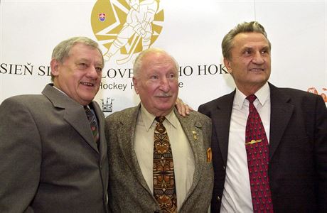 Hokejov veterni Jozef Golonka (vIevo) a Jn Star (vpravo) a kanadsk...