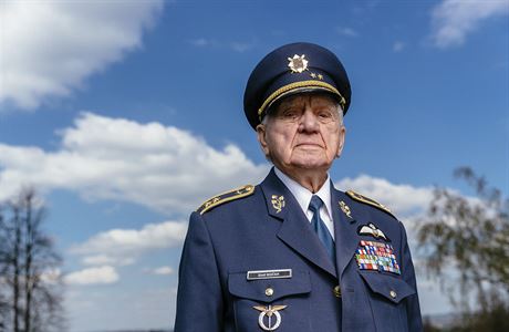 Generálmajor Emil Boek, poslední eský ijící pilot britského Královského...