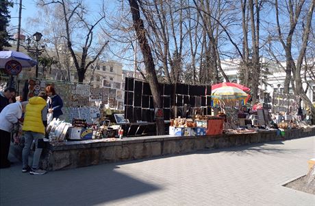 Venkovn prodej suvenr i bazarovho zbo.