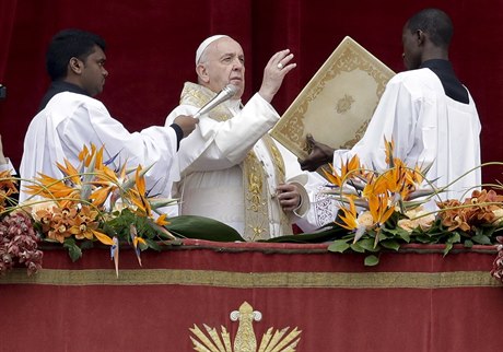 Papež František v neděli odsoudil bombové útoky v několika kostelích a hotelech...