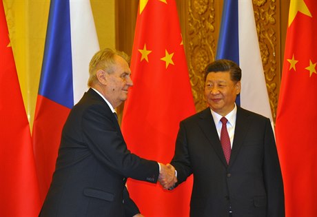 eský prezident Milo Zeman se v Pekingu setkal s ínským prezidentem Si...
