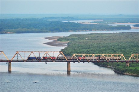 Rusko a KLDR zatím propojuje pouze elezniní Most pátelství z roku 1959.