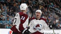 Colin Wilson (22) z tmu Colorado Avalanche oslavuje vstelen gl spolen s...