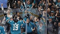 Joe Thornton (19) z tmu San Jose Sharks oslavuje gl, kter utdil tmu...