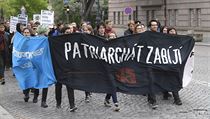 lenov radikln levicov organizace Kolektiv 115 protestuj v Praze.