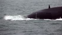 Čínská ponorka při námořní vojenské přehlídce.