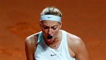 Petra Kvitov� se raduje z triumfu na turnaji ve Stuttgartu.