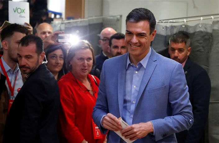 Podle prvního przkumu televize TVE Sánchezova socialistická strana vyhrála...