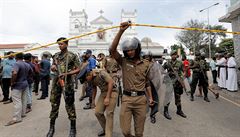 Podle srílanských médií je také 450 lidí ranno. Terem útok, je se odehrály...