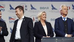 Zleva Tomio Okamura (SPD), Marine Le Penová (francouzské Národní sdruení) a...