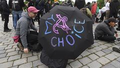 Zábr z demonstrace za udrení potratového práva, která probhla v Praze.