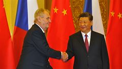 eský prezident Milo Zeman se v Pekingu setkal s ínským prezidentem Si...