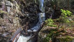 Na snímku je vodopád na �erveném potoku.