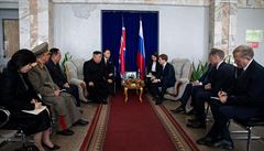Kim ong-un jedná s ruskými pedstaviteli po svém píjezdu na summit s Putinem.