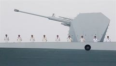 íntí námoníci pi vojenské pehlídce na palub torpédoborce Taiyuan.